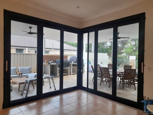 Powder Coating Aluminum Folding Doors 1.0mm-2.0mm Inward / Outward Opening